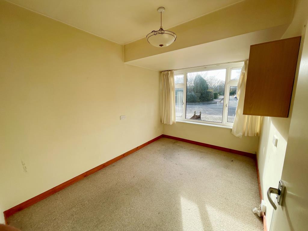 Lot: 143 - FOUR-BEDROOM SEMI-DETACHED HOUSE - Ground floor bedroom one